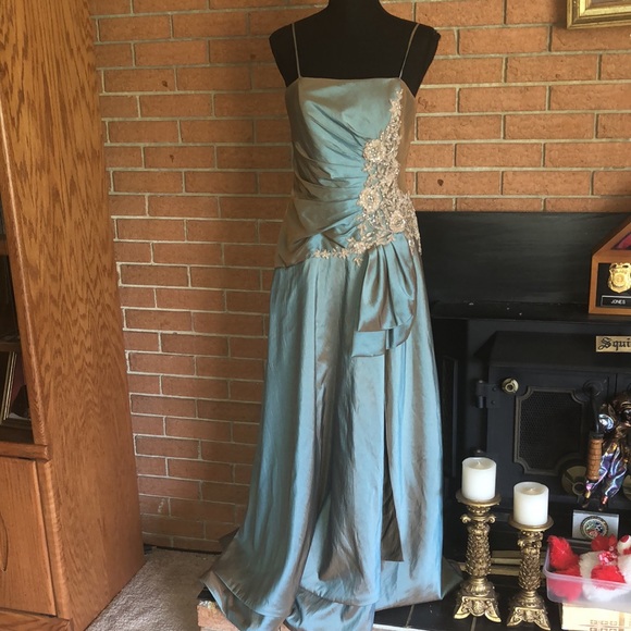 🥂MON CHERI🥂CHAMPAGNE TEAL IRIDESCENT GOWN🥂 - Picture 3 of 13